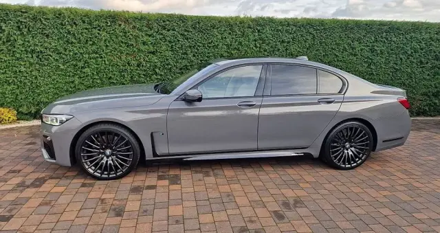 BMW Seria 7 750i xDrive sport