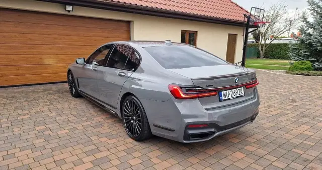BMW Seria 7 750i xDrive sport
