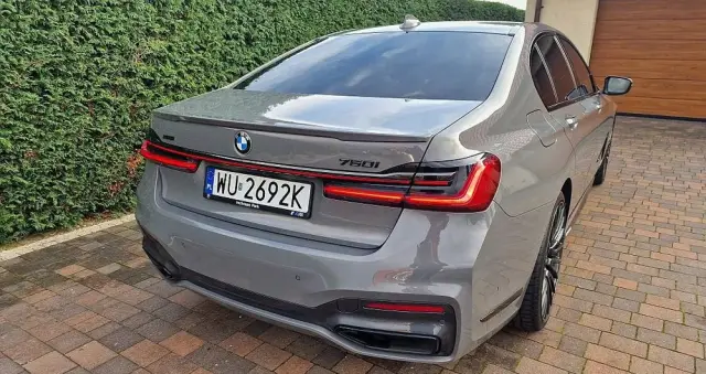 BMW Seria 7 750i xDrive sport