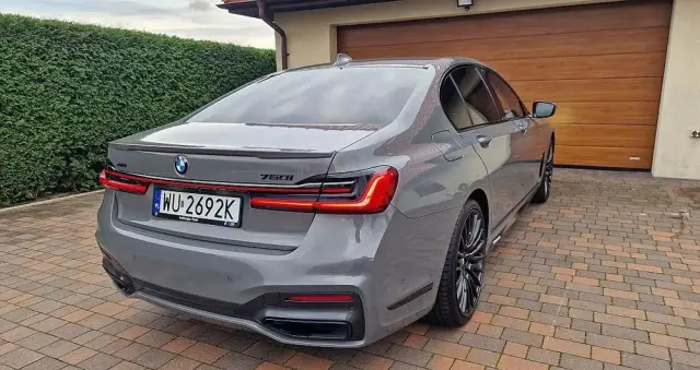 BMW Seria 7 750i xDrive sport