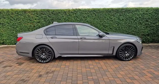 BMW Seria 7 750i xDrive sport