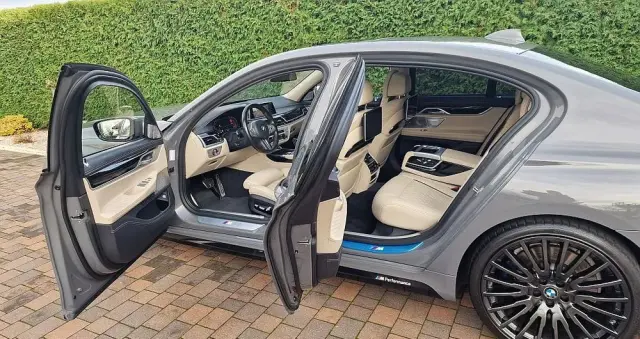 BMW Seria 7 750i xDrive sport