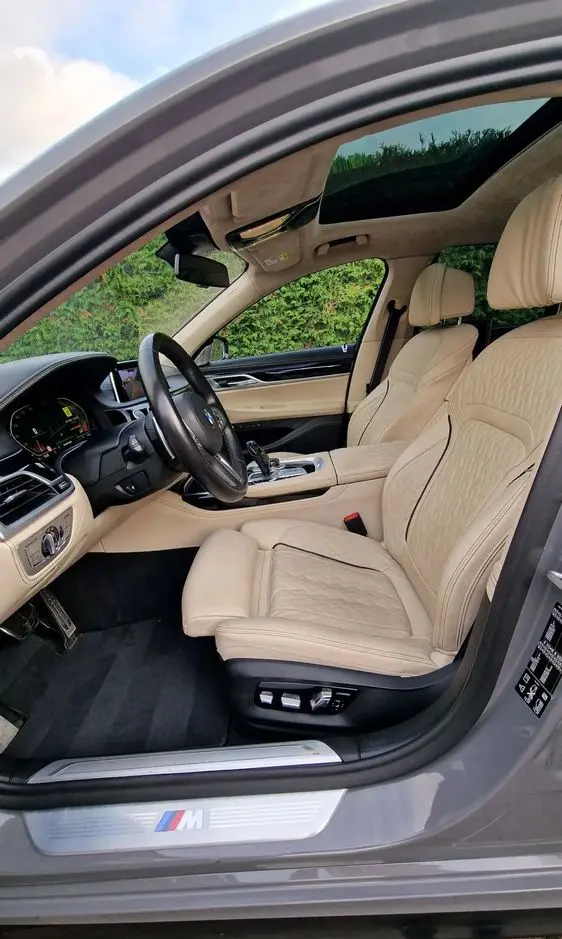 BMW Seria 7 750i xDrive sport