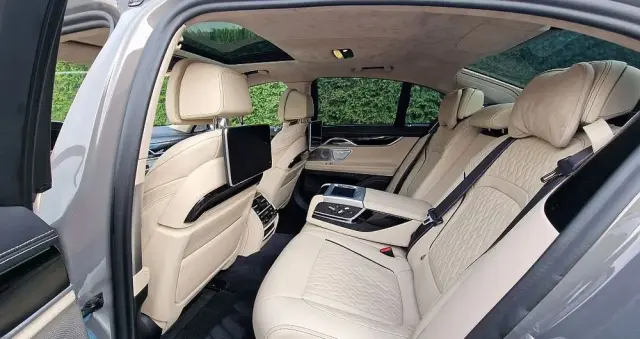 BMW Seria 7 750i xDrive sport