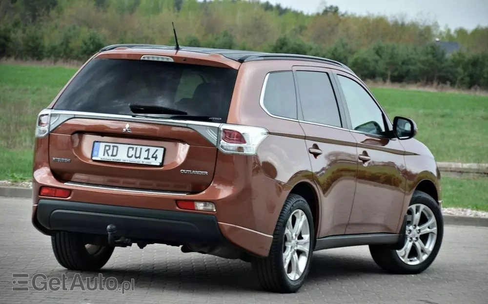 MITSUBISHI Outlander 