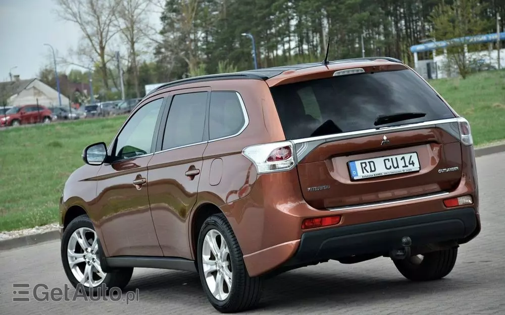 MITSUBISHI Outlander 