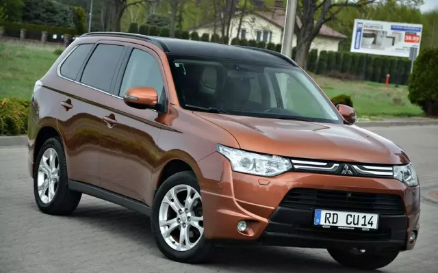 MITSUBISHI Outlander 