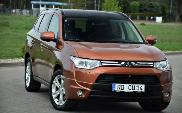 MITSUBISHI Outlander 