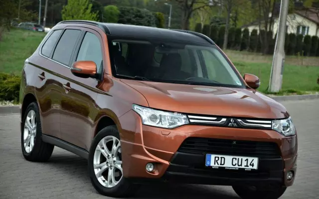 MITSUBISHI Outlander 