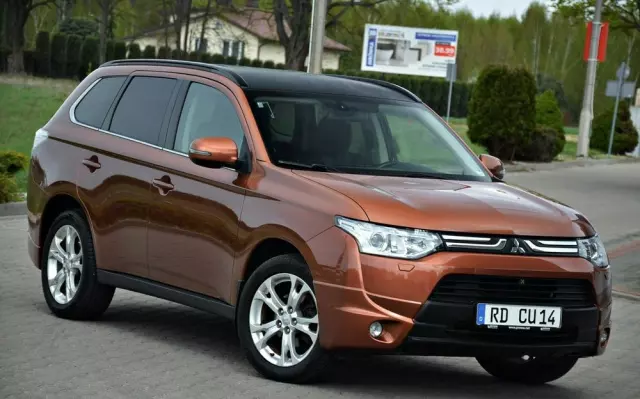MITSUBISHI Outlander 