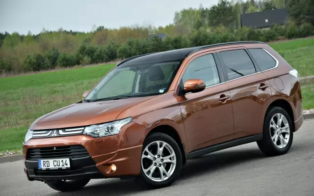 MITSUBISHI Outlander 