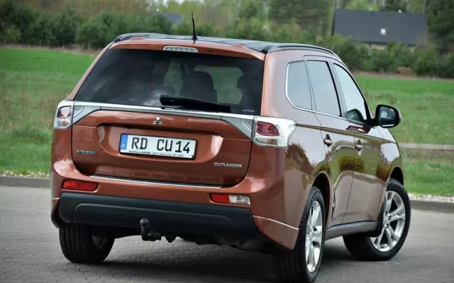 MITSUBISHI Outlander 