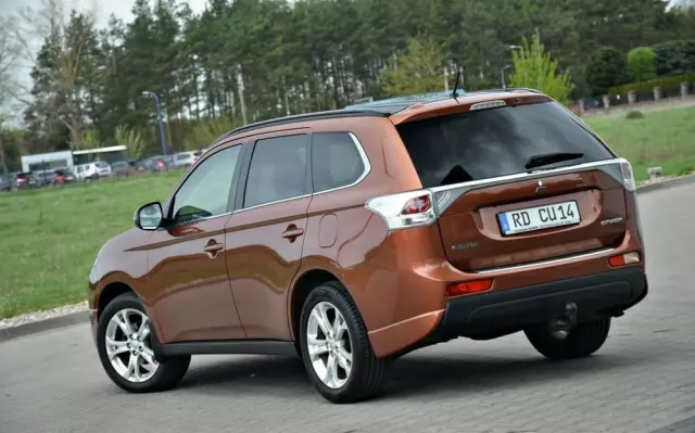 MITSUBISHI Outlander 