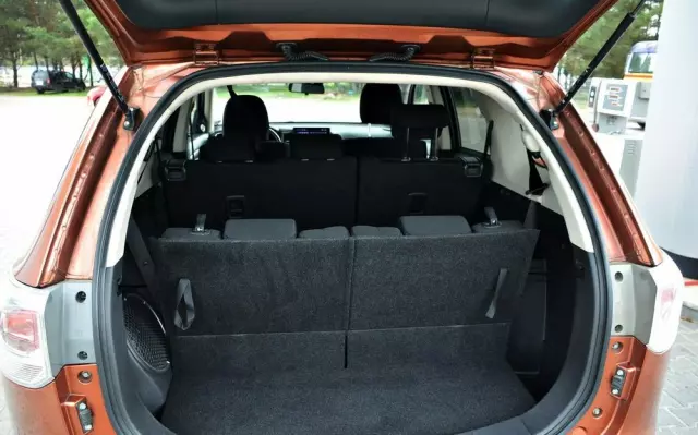 MITSUBISHI Outlander 