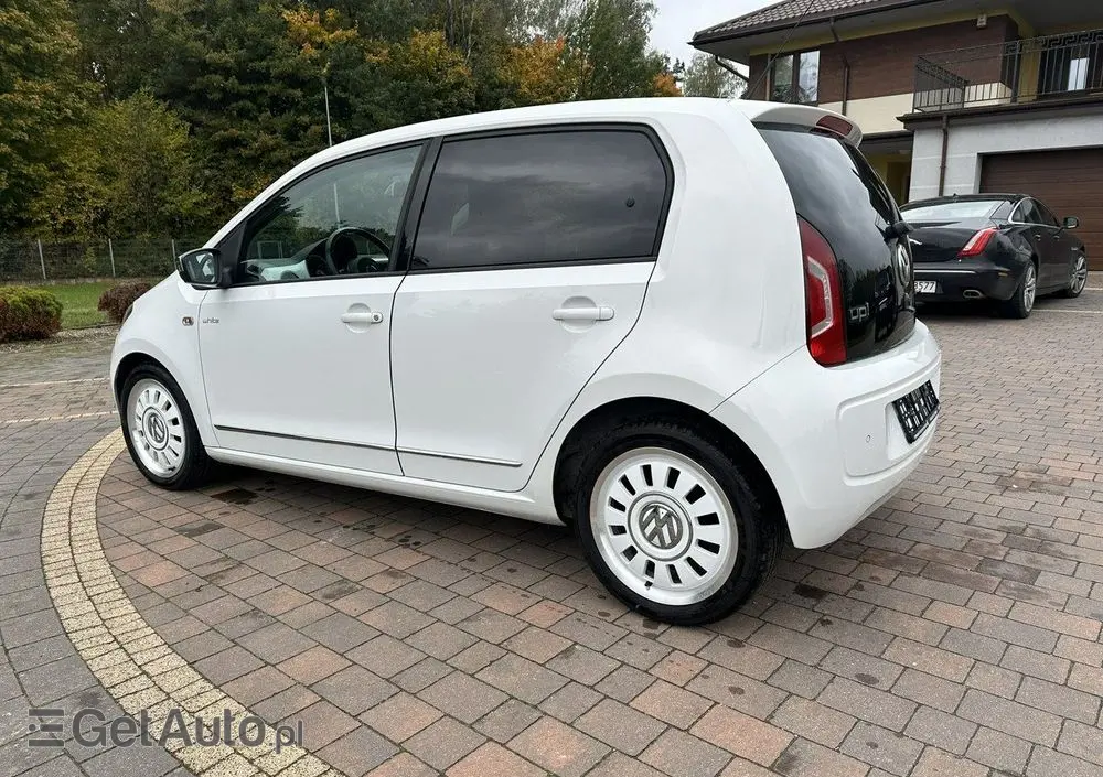 VOLKSWAGEN Up! 