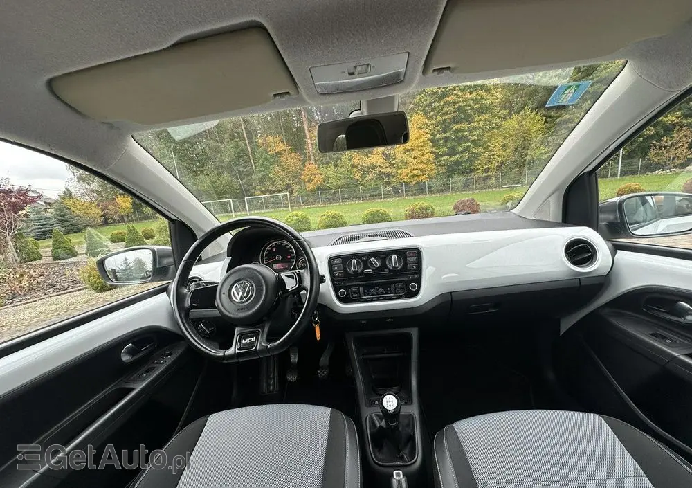 VOLKSWAGEN Up! 