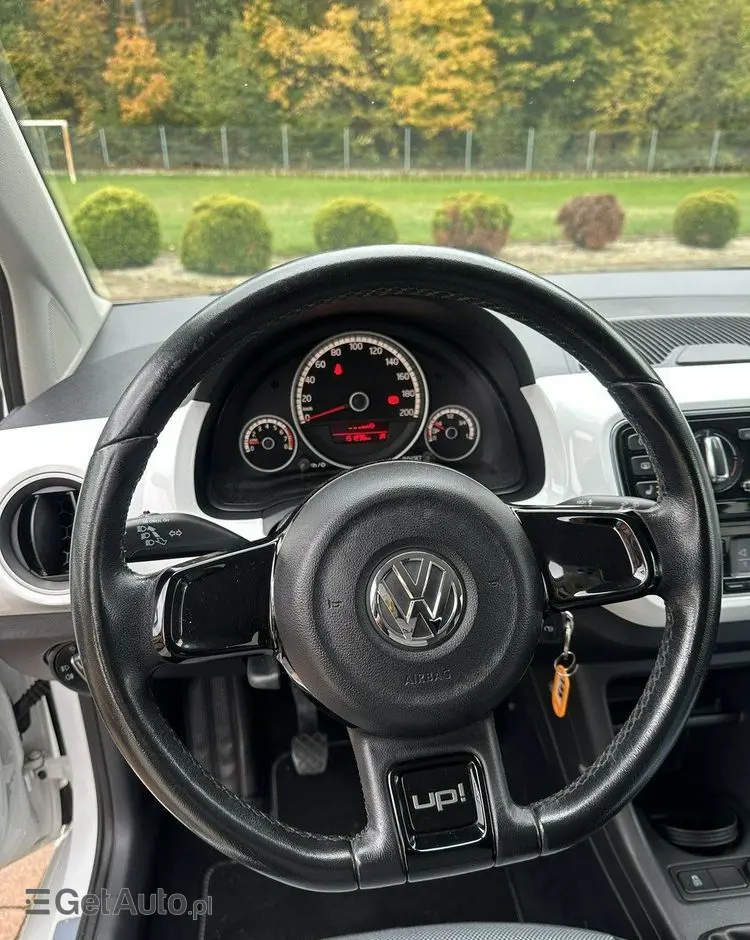 VOLKSWAGEN Up! 