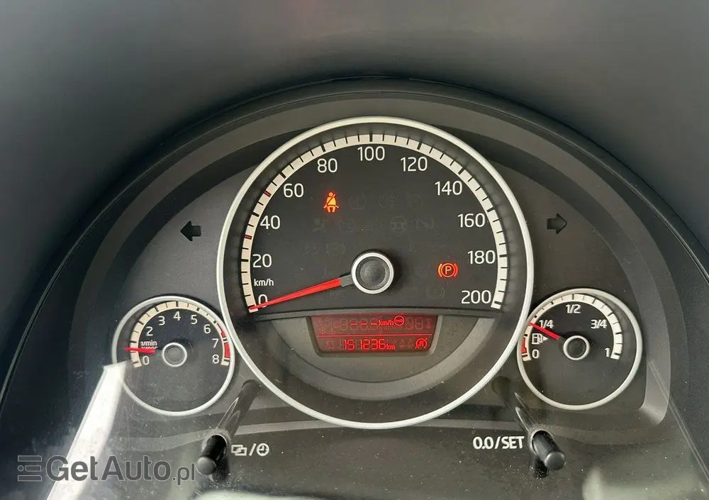 VOLKSWAGEN Up! 