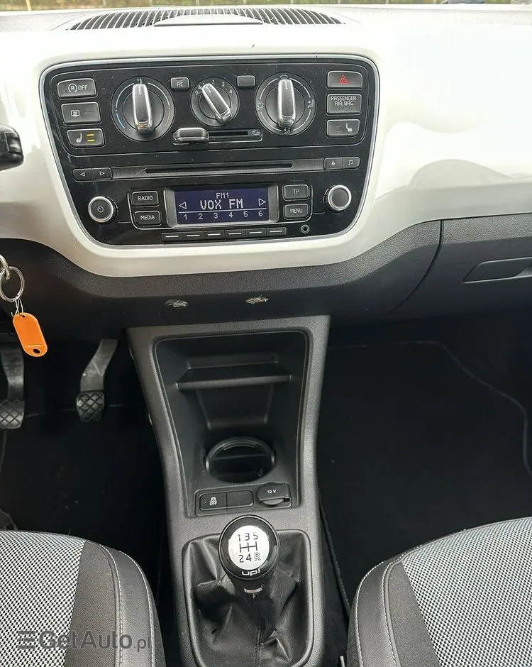 VOLKSWAGEN Up! 