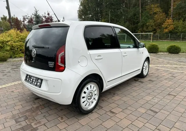 VOLKSWAGEN Up! 