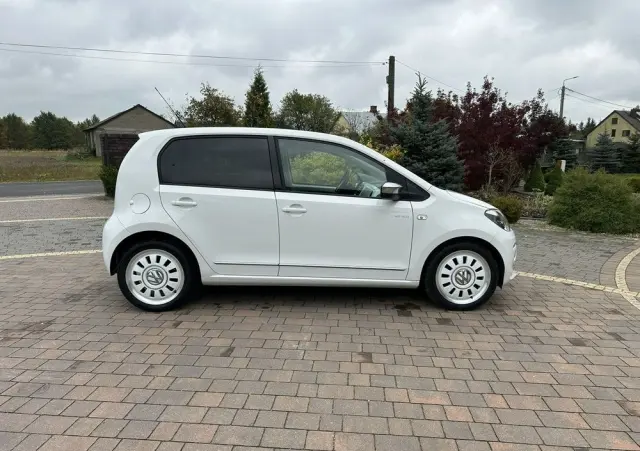 VOLKSWAGEN Up! 
