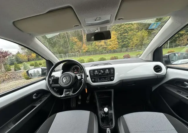 VOLKSWAGEN Up! 