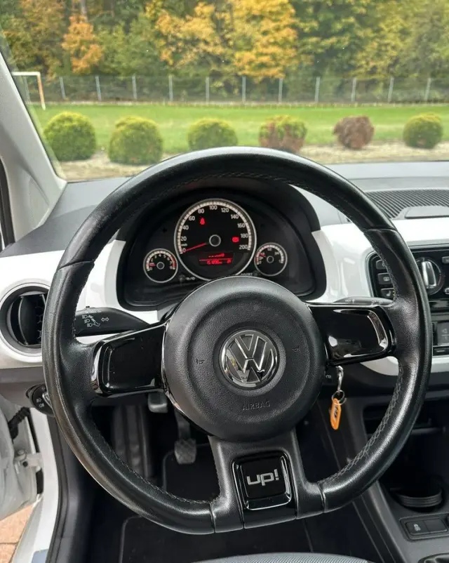 VOLKSWAGEN Up! 
