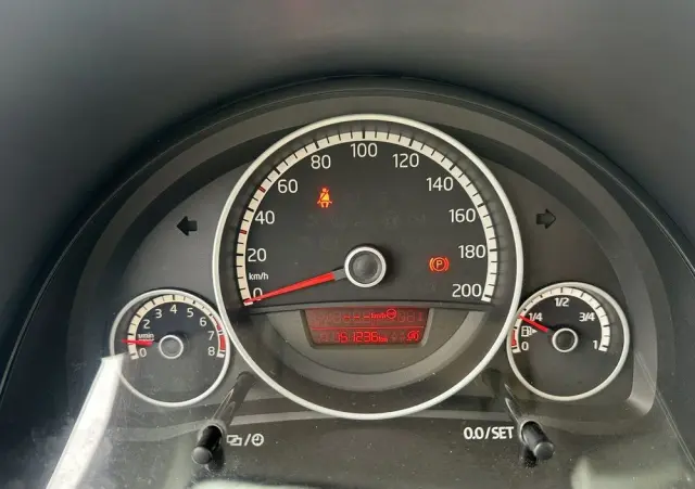 VOLKSWAGEN Up! 