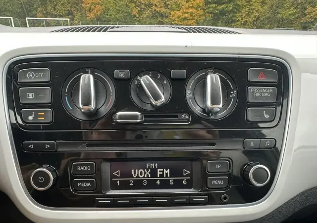 VOLKSWAGEN Up! 