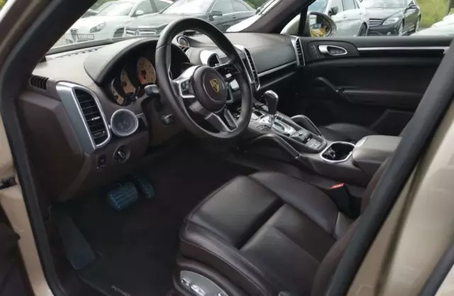 PORSCHE Cayenne 