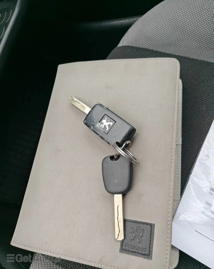 PEUGEOT 207 1.4 16V Presence