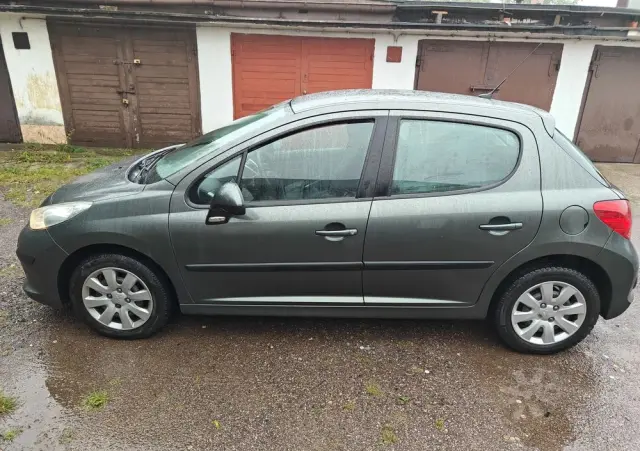 PEUGEOT 207 1.4 16V Presence