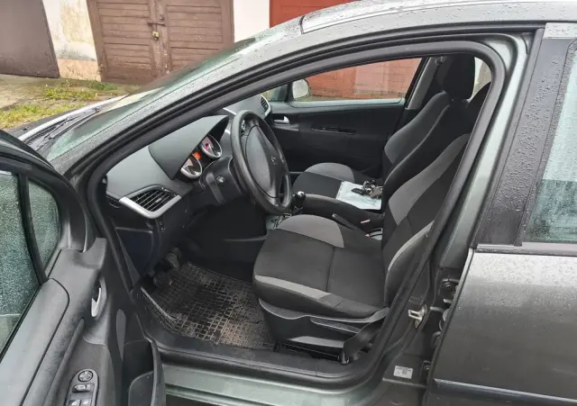 PEUGEOT 207 1.4 16V Presence