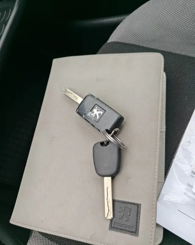 PEUGEOT 207 1.4 16V Presence