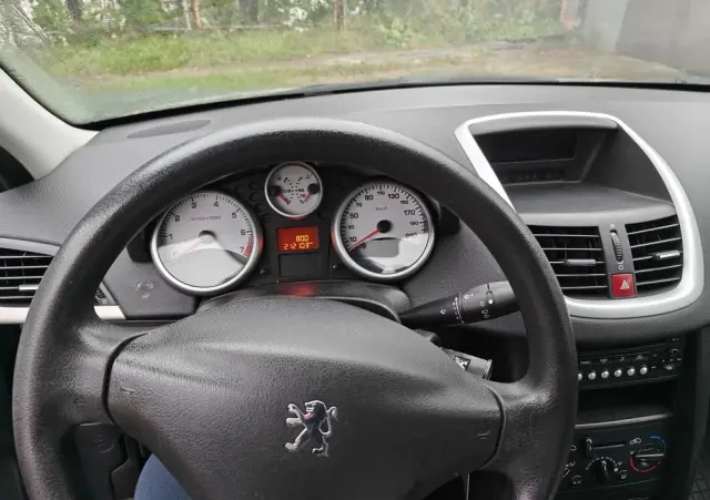 PEUGEOT 207 1.4 16V Presence