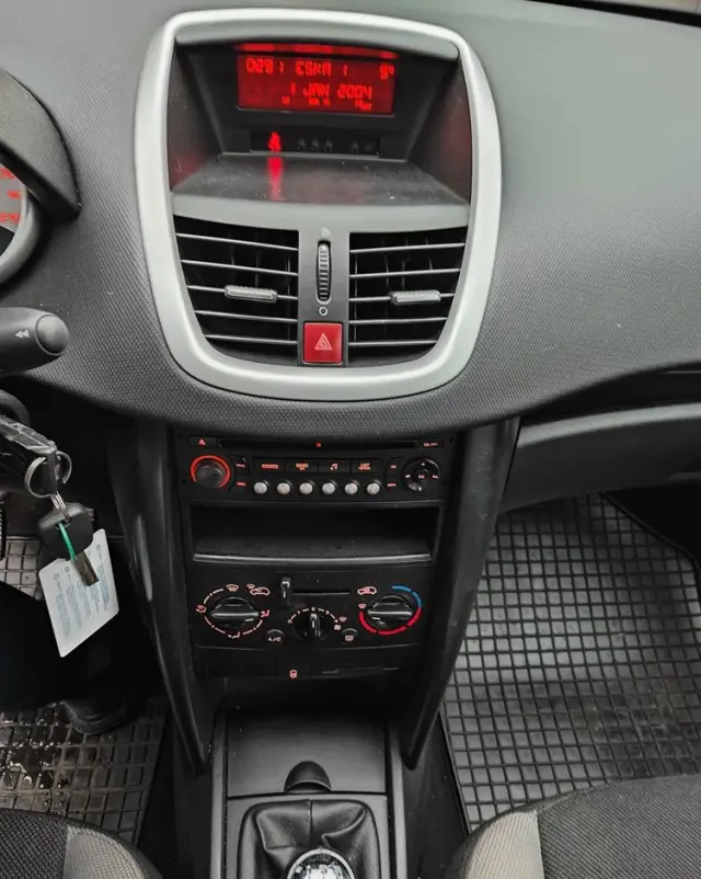 PEUGEOT 207 1.4 16V Presence