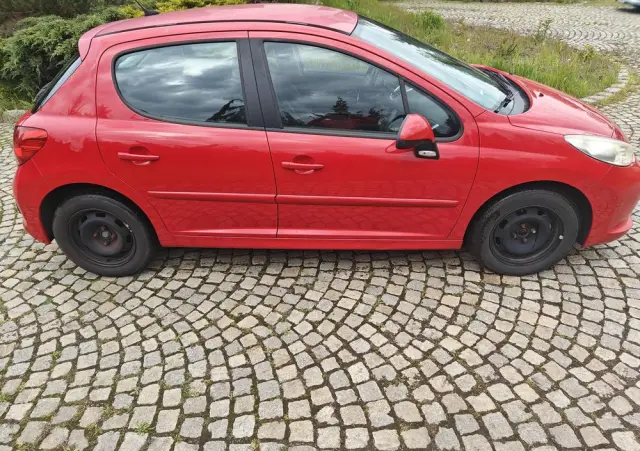 PEUGEOT 207 1.4 16V Presence