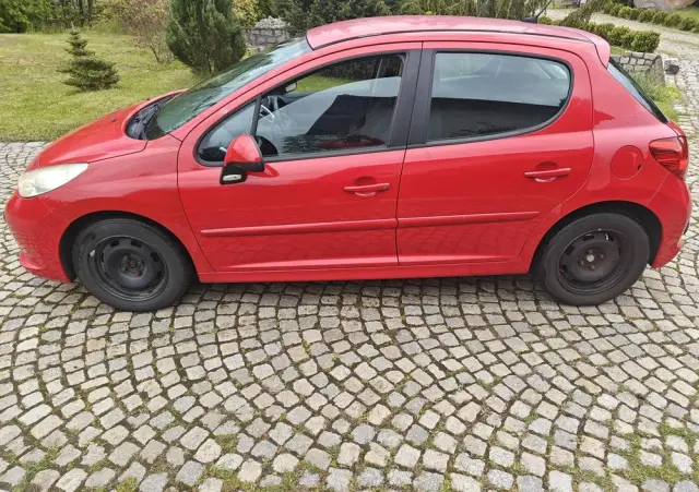 PEUGEOT 207 1.4 16V Presence