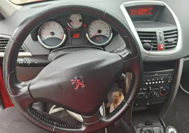 PEUGEOT 207 1.4 16V Presence