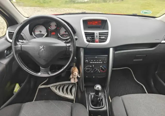 PEUGEOT 207 1.4 16V Presence