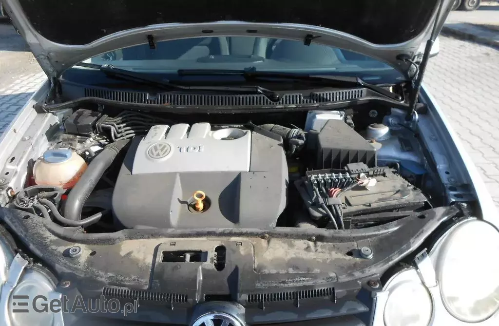 VOLKSWAGEN Polo 