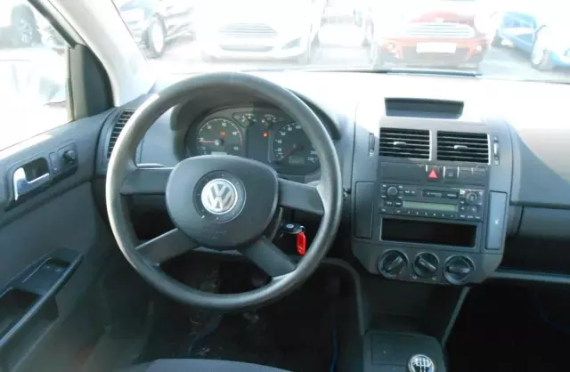 VOLKSWAGEN Polo 