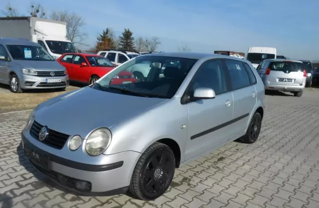 VOLKSWAGEN Polo 