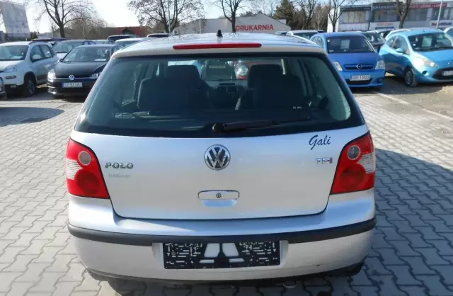 VOLKSWAGEN Polo 