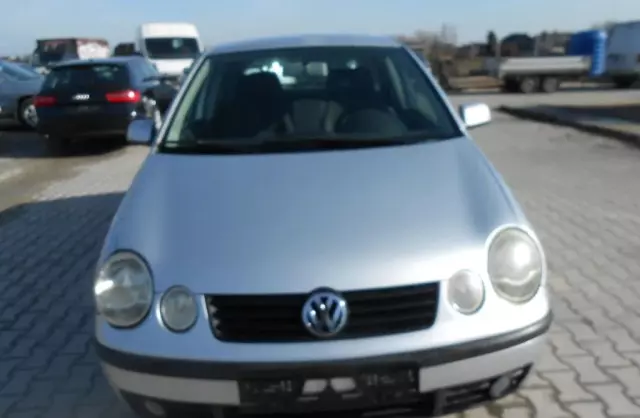 VOLKSWAGEN Polo 