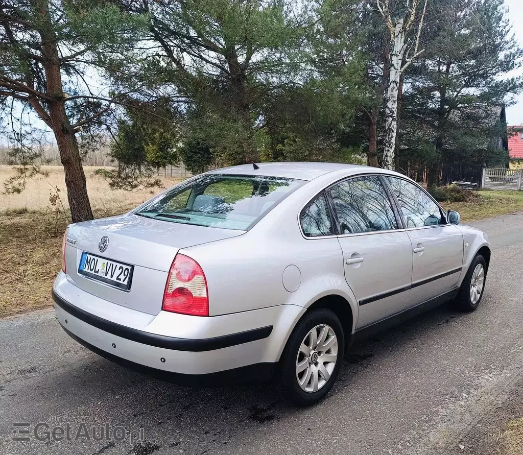 VOLKSWAGEN Passat 1.6 (102 KM)