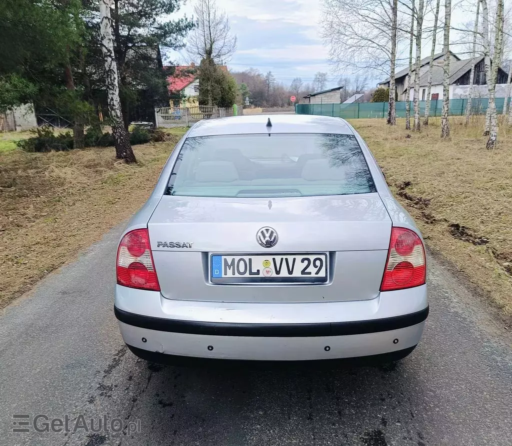 VOLKSWAGEN Passat 1.6 (102 KM)