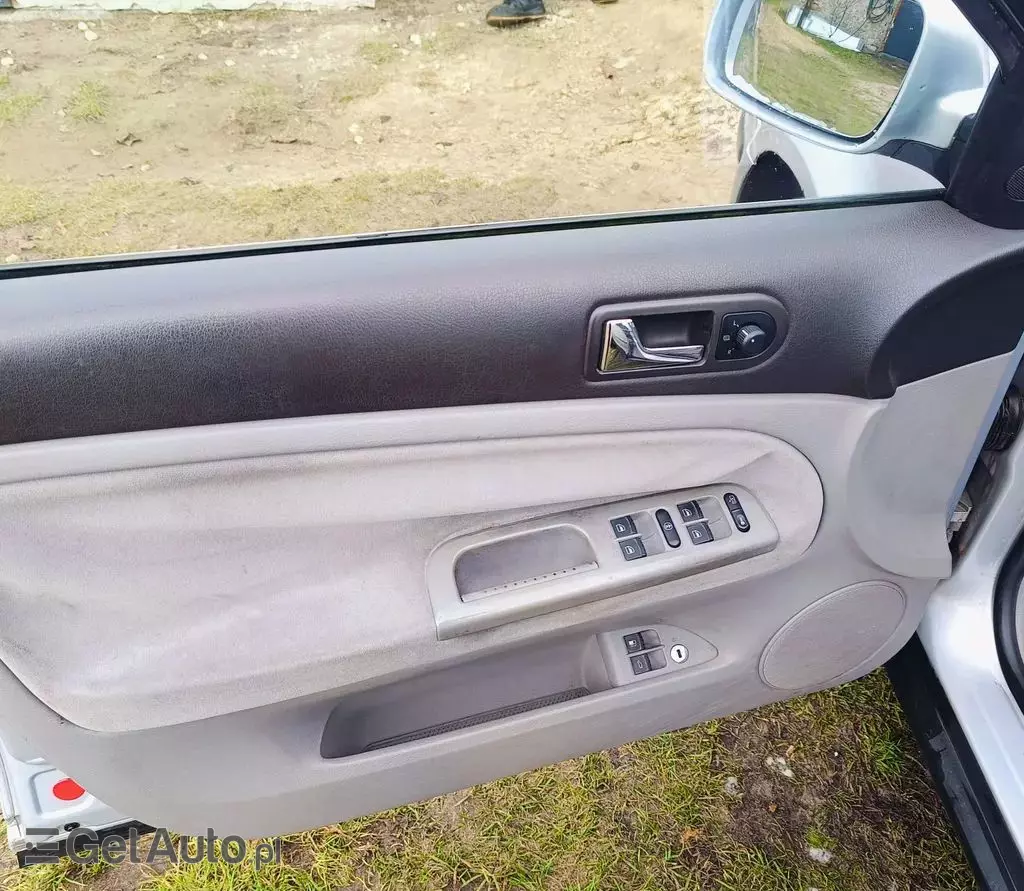 VOLKSWAGEN Passat 1.6 (102 KM)