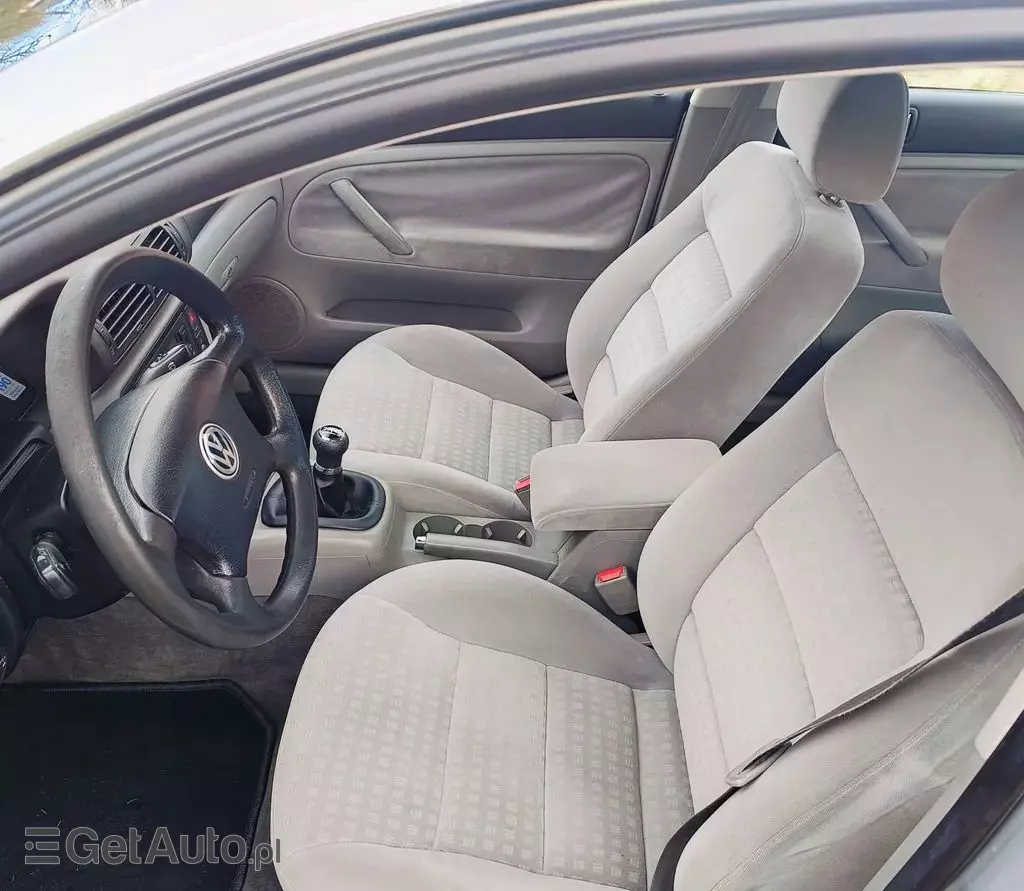 VOLKSWAGEN Passat 1.6 (102 KM)