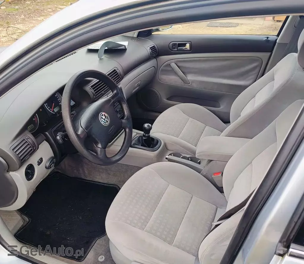 VOLKSWAGEN Passat 1.6 (102 KM)